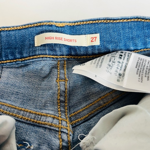 Levi’s High Rise Cut Off Shorts, Size 27 - Picture 3 of 3